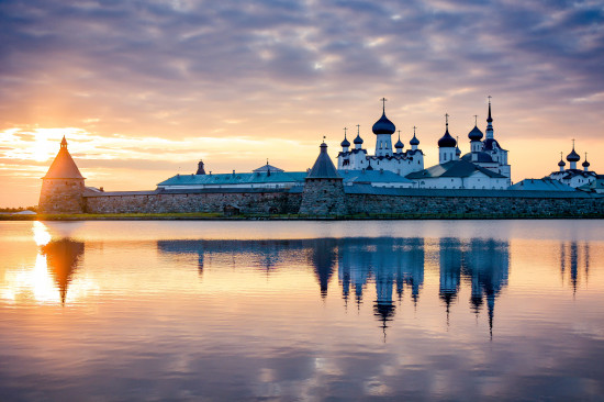 Соловецкий монастырь на закате