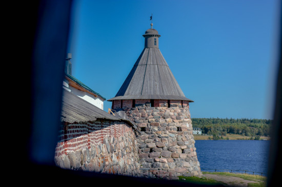 Вид на Архангельскую башню Соловецкого Монастыря