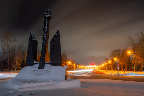 Якорь от подводной лодки Акула на площади Егорова в Северодвинске