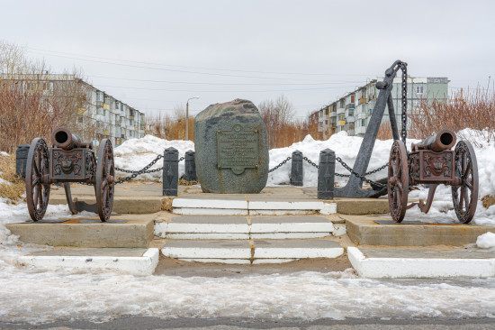 Памятник Ричарду Ченслеру на Яграх в Северодвинске