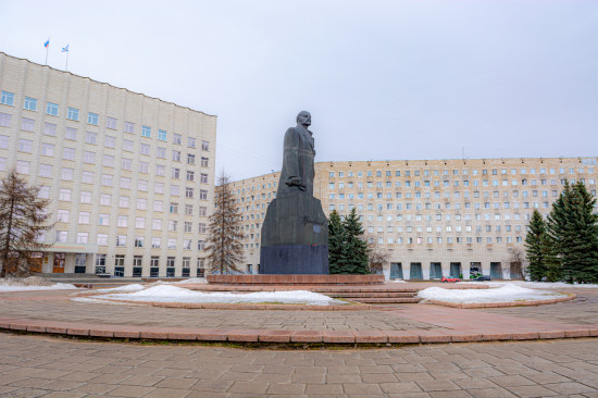 Памятник Ленину на площади Ленина в Архангельске