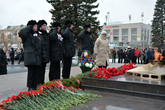 Фоторепортаж: В Северодвинске возложили цветы ко Дню Победы