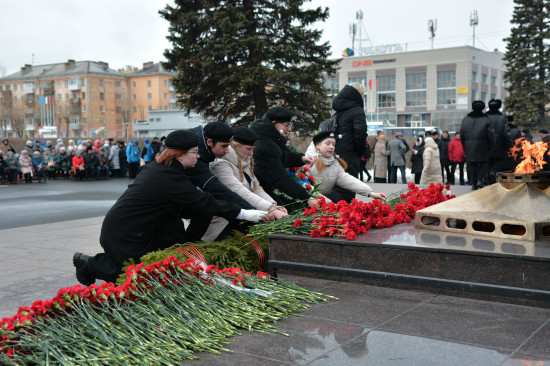 Фоторепортаж: В Северодвинске возложили цветы ко Дню Победы